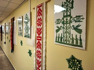 KTU Mechanikos inžinerijos ir dizaino fakultete doc. Eglės Kumpikaitės karpinių ir dekoratyvinių juostų paroda