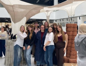 Mados inžinerijos studentės dalyvavo tarptautinėje mišrioje intensyvioje programoje „Bio-Based Fibre Architecture“ Rygoje